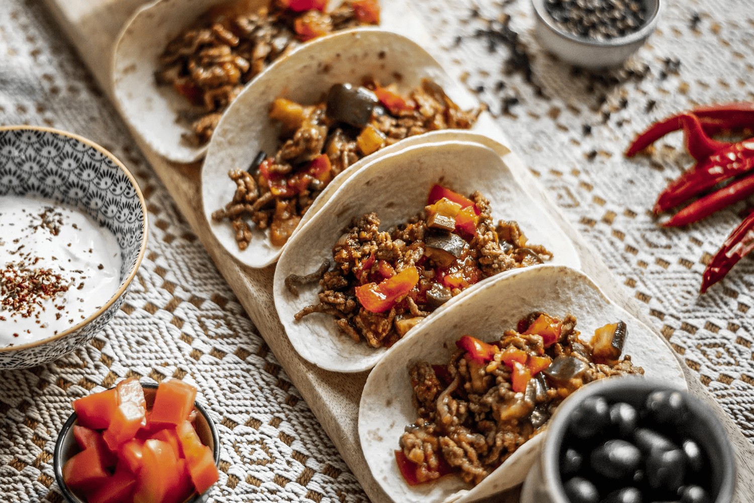 Tortillas gefüllt mit Hackfleisch und Gemüse