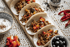 Tortillas gefüllt mit Hackfleisch und Gemüse