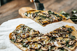 Spinat-Flammkuchen mit Käse