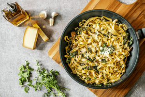 Tagliatelle mit Federkohl und Zitronen-Minze Sauce