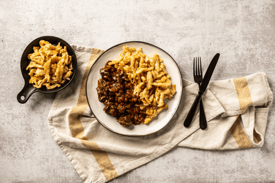 Käsespätzli mit Hirschgulasch