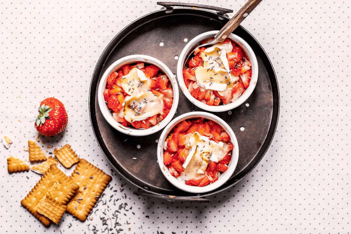 Erdbeertörtchen mit Camembert