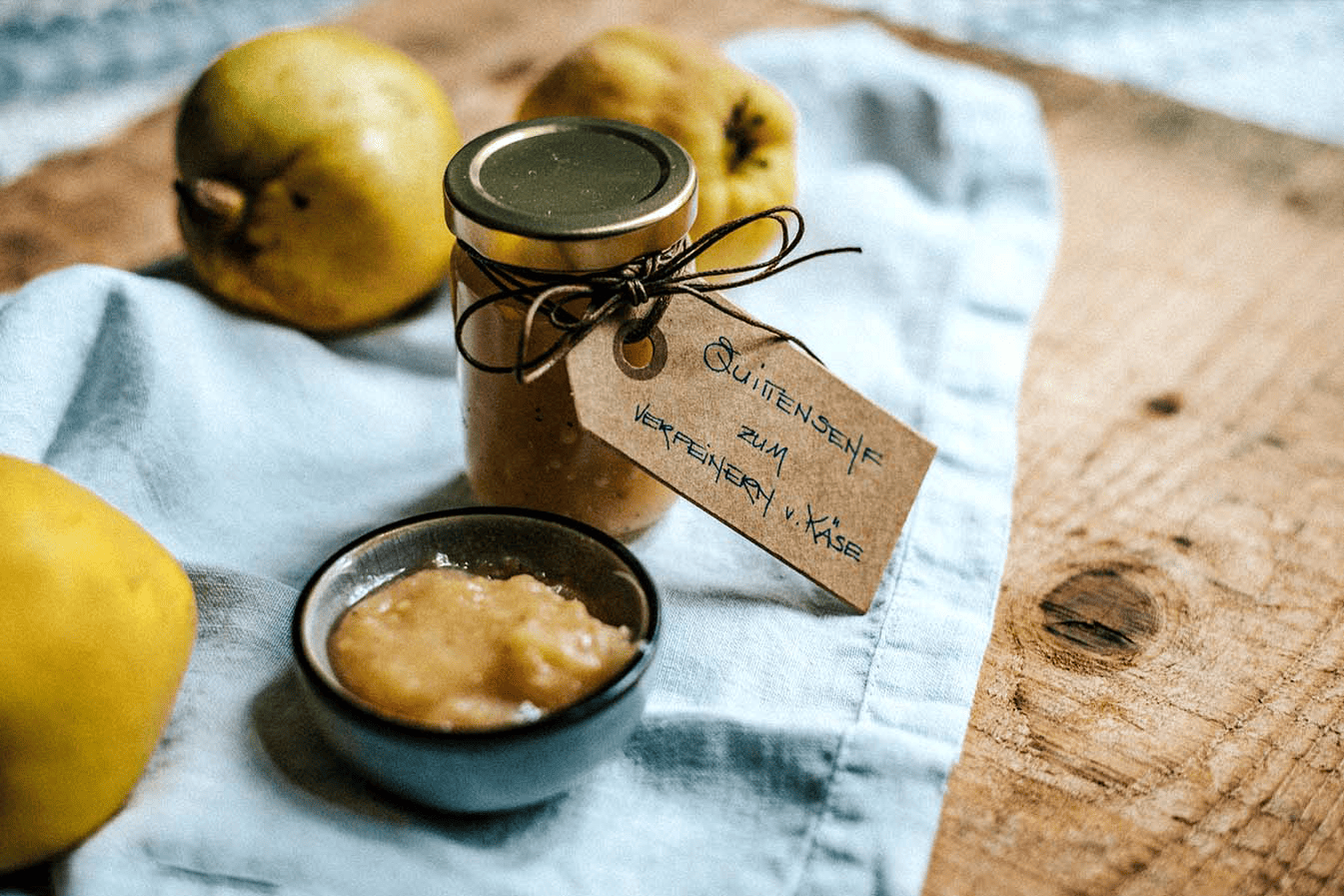 Eingemachter Quittensenf mit Käse