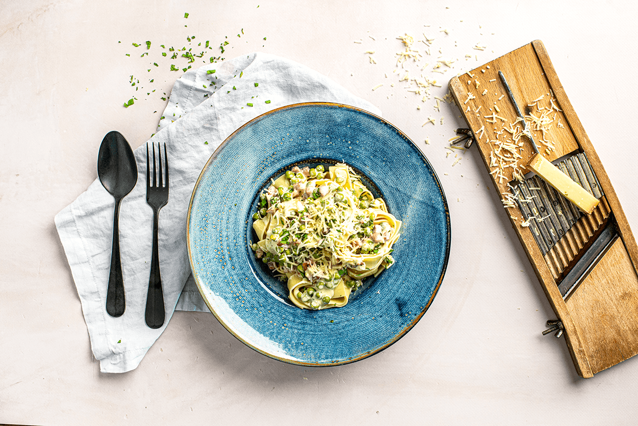 Tagliatelle mit Erbsen und Speckwürfeln