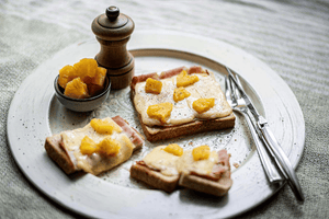 Toast Hawaii mit Emmentaler